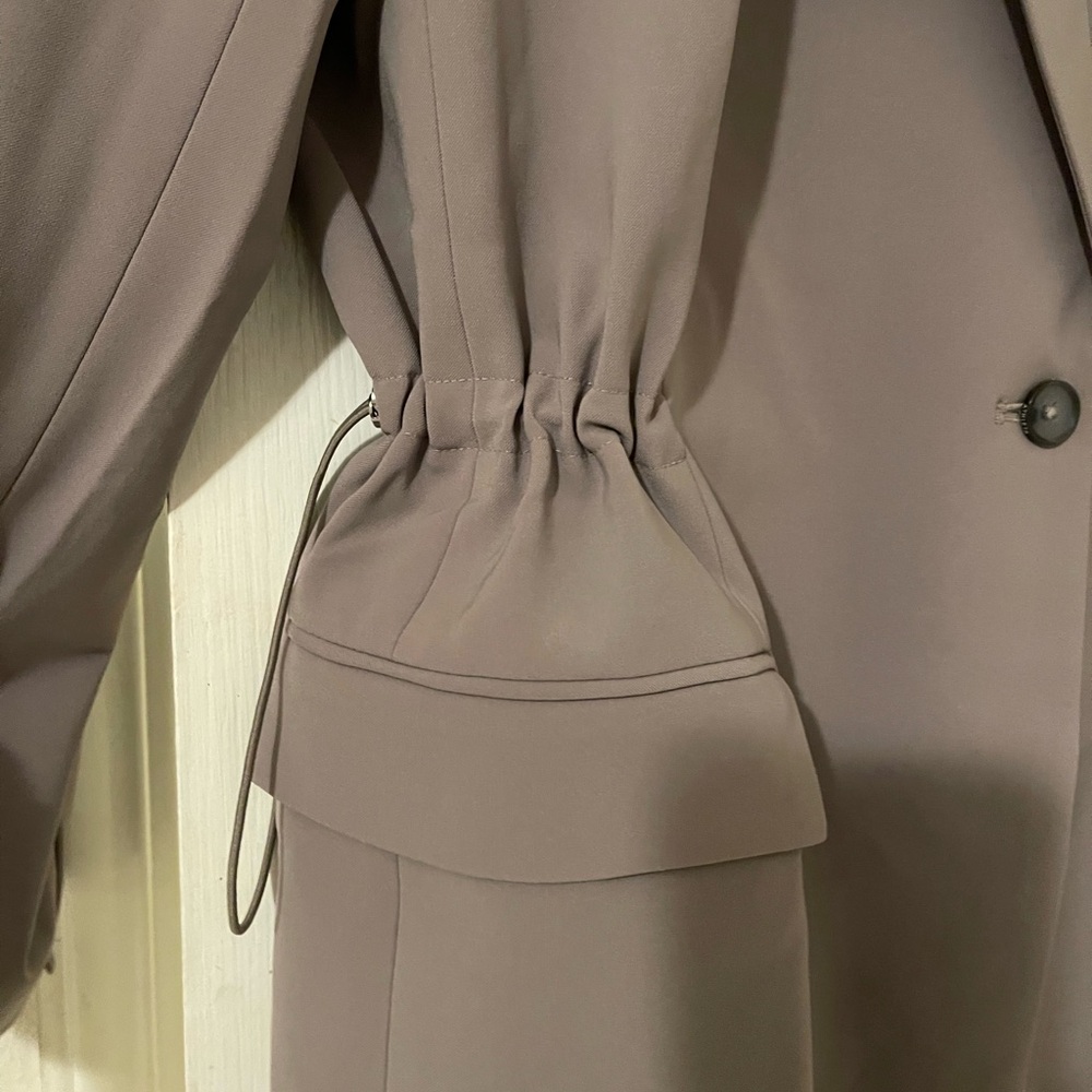 Athleta MVP Blazer . suitable for both work and casual outings. versatile design - Picture 13 of 16